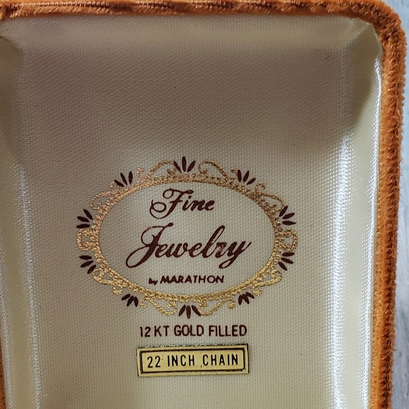 Marathon 12k GF Flower  Locket - Picture 2 of 16